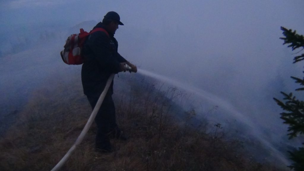 Arde în Parcul Naţional Cozia