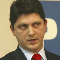 Corlăţean nu e de acord cu linia specială între preşedinte şi ambasadori