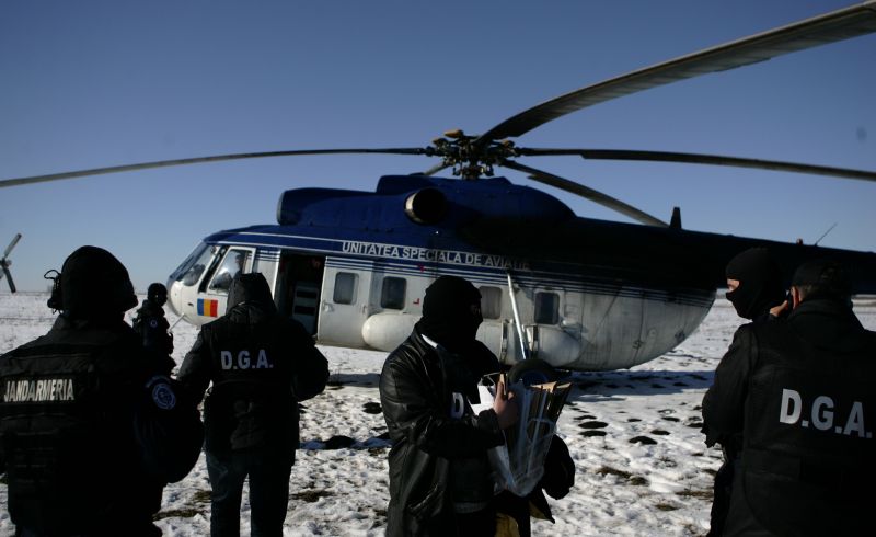 Corupţie la poliţia rutieră: "Uite, trei milioane şefu'! Drum bun, circulaţi vă rog!