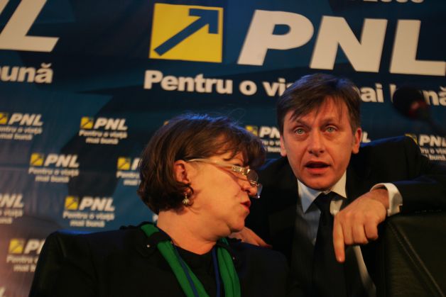 Crin Antonescu, presat să forţeze excluderea lui Rus din PSD