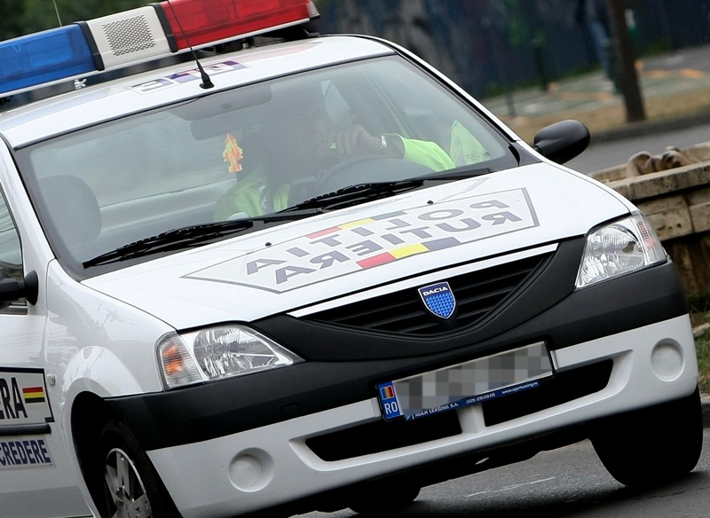 Culmea circulaţiei: mort de beat, cu permisul suspendat, a făcut zob... MAŞINA POLIŢIEI!