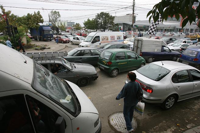 Doi deputaţi PSD au pus gând rău şoferilor indisciplinaţi. Cine blochează parcarea - şi lovit, şi cu banii luaţi