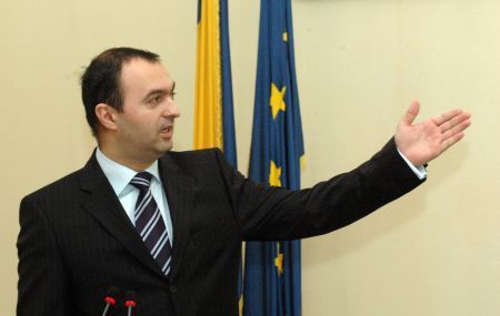 "Epurare" PNL la Iaşi. Fost director: "Am preferat să demisionez decât să mă dezic de Elena Udrea"