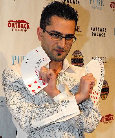 FABULOS: S-a ridicat cu 18,3 MILIOANE DE DOLARI de la masa de POKER, după trei zile epuizante