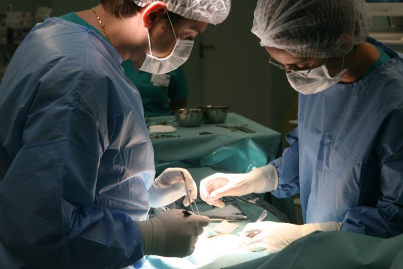 FISURĂ ÎN SISTEMUL MEDICAL: Spitalul din Târgu-Mureş SISTEAZĂ, de la 1 octombrie, operaţiile pe inimă la copii
