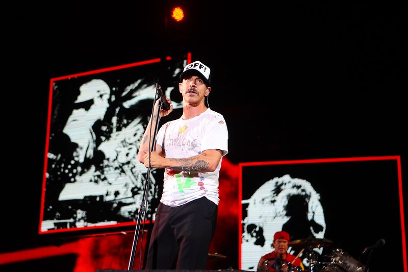 Red Hot Chili Peppers, un sfârşit de vară la fel de grandios ca Arena Naţională