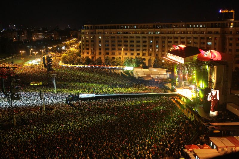 RESTRICŢII în timpul concertelor lui Leonard Cohen şi Il Divo. Vezi unde se închide traficul rutier!