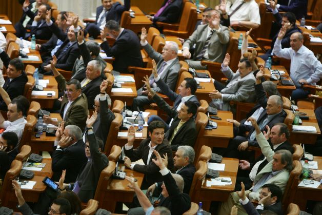 Sergiu Andon, la un pas de a-şi pierde locul în Parlament