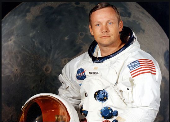 SUA. Steagurile vor fi coborâte în bernă în memoria lui Neil Armstrong