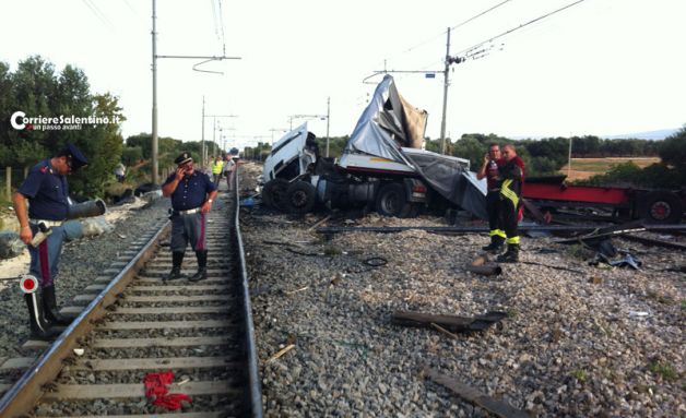 Un român a deraiat un tren în Italia. 1 mort şi 18 răniţi!