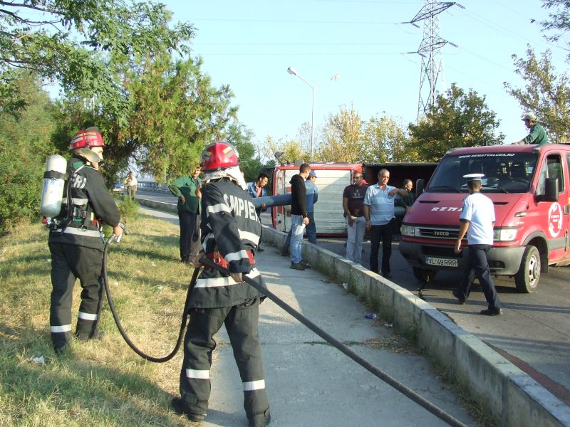 VÂLCEA. Pericol de explozie lângă combinatul chimic