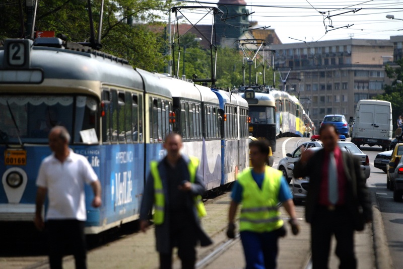 Ziua accidentelor cu TRAMVAIE, în Bucureşti, Arad şi Galaţi. Opt persoane sunt rănite