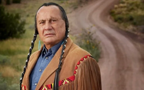 A murit actorul Russell Means, "ultimul mohican"