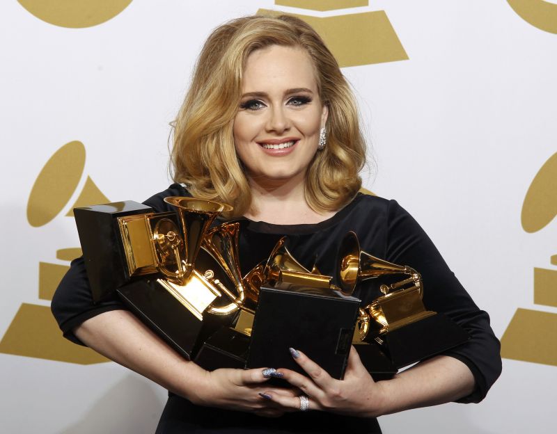 Adele a născut un băieţel