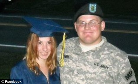 AMERICA, îngropată de ruşine. Un soldat din Afganistan a urmărit prin Skype partida de SEX dintre soţia sa şi o minoră de 15 ani