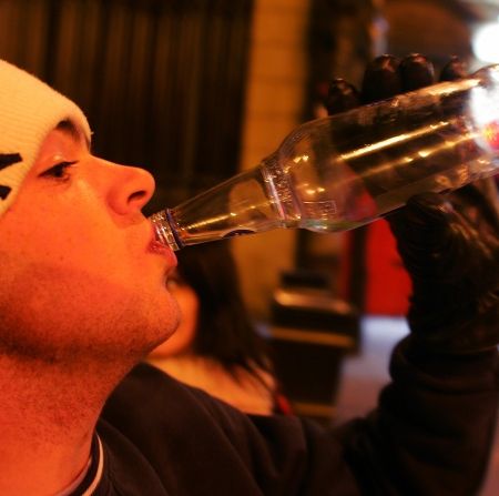 CARE sunt indiciile că un adolescent consumă alcool. 2,5 milioane de oameni mor anual DE LA ABUZUL DE ALCOOL