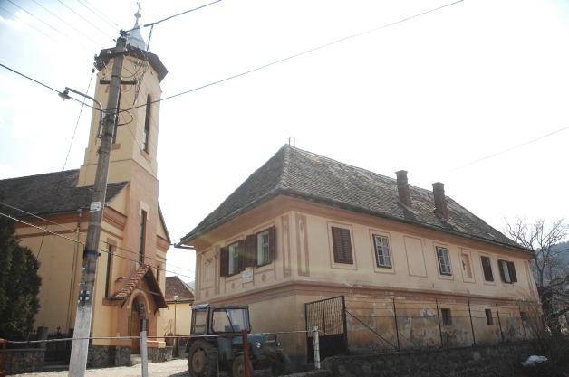 Casa memorială a lui Cioran rămâne închisă. Chiar şi aşa, până şi biciciliştii şi-au făcut traseu până la Răşinari