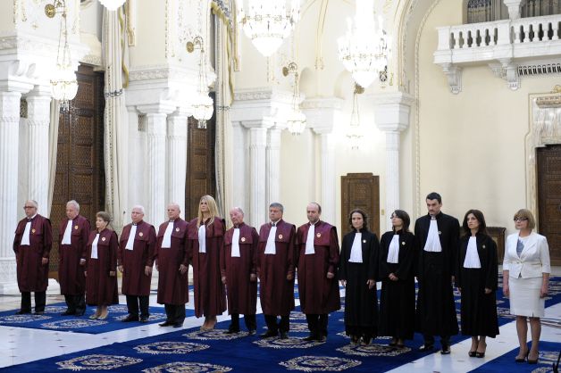 CCR: Funcţia de preşedinte - reprezentativă, cea de premier - rol de execuţie