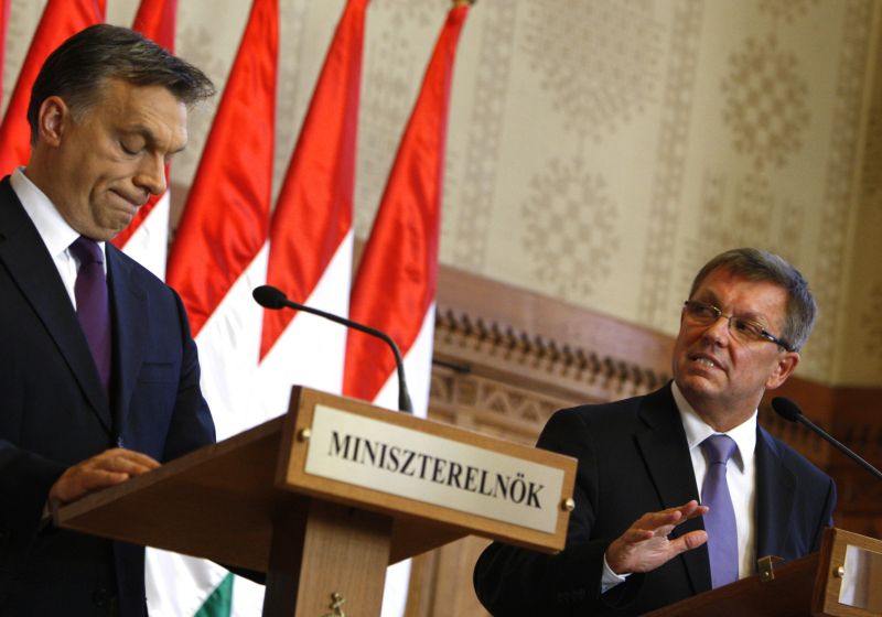 Ce mai inventează ungurii ca să iasă din criză: taxa pe bancomat