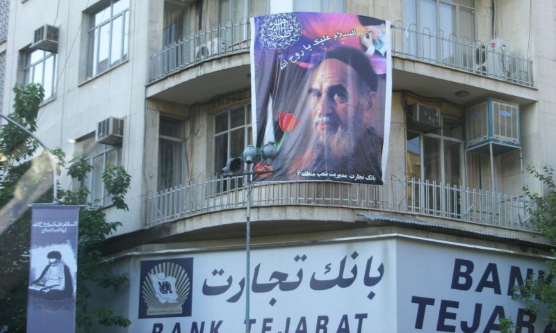 Confruntări la Teheran în contextul prăbuşirii monedei naţionale. Guvernul vrea să limiteze schimburile valutare ilegale