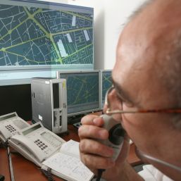 CUM PĂCĂLEŞTI POLIŢIŞTII?. Suni la 112 şi spui că ai fost tâlhărit. Iată o poveste adevărată