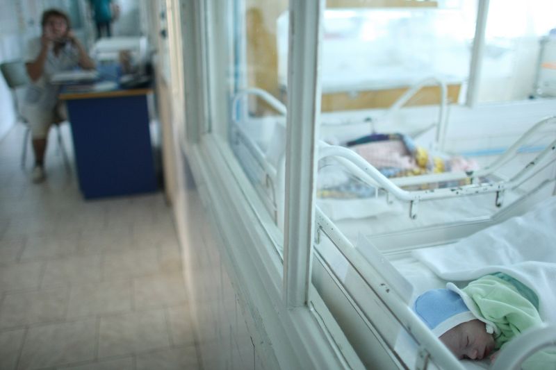 EMOŢIONANT. O româncă a învins cancerul de col uterin şi a adus pe lume un bebeluş sănătos