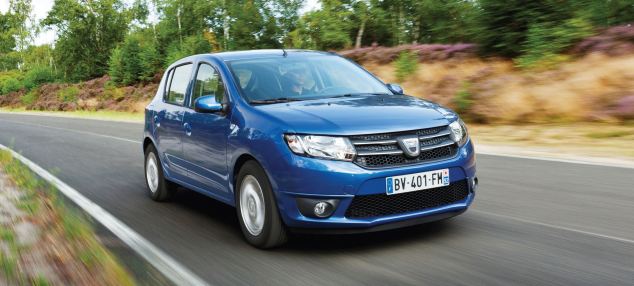 Englezii sunt EXTAZIAŢI de DACIA SANDERO. "E mai ieftină decât vopseaua de pe un Ferrari"