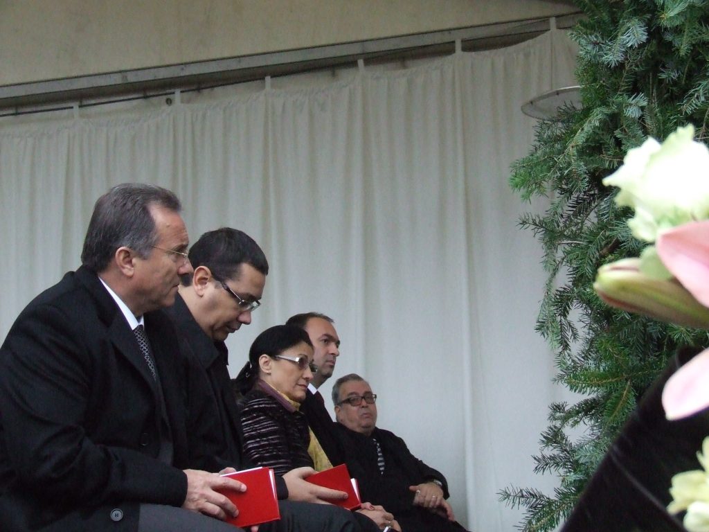 Guvernul, prezent la Sfânta Liturghie de ziua Cuvioasei Parascheva de la Iaşi