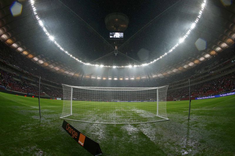 LECŢIA DE ONOARE vine din Polonia. Ministrul Sportului şi-a dat demisia după ce acoperişul Stadionului Naţional s-a stricat