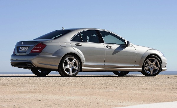 Mercedes-Benz, tăieri drastice de costuri şi limuzine mai puţine