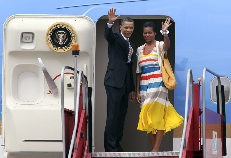Michelle Obama, mai populară decât soţul ei şi decât Ann Romney