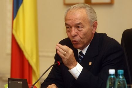 Nicolae Văcăroiu: "Se fură prea mult. Sunt ani grei şi e nevoie de un guvern dur"