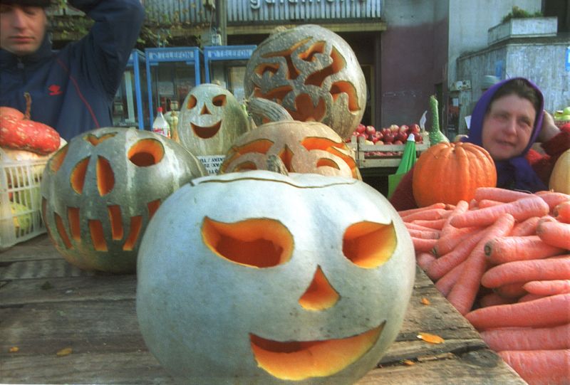 O fetiţă costumată de Halloween, împuşcată după ce a fost confundată cu un sconcs