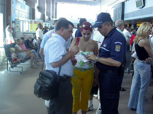 PLĂCUŢE ANTI-PIRAŢI la Aeroportul "Henry Coandă"