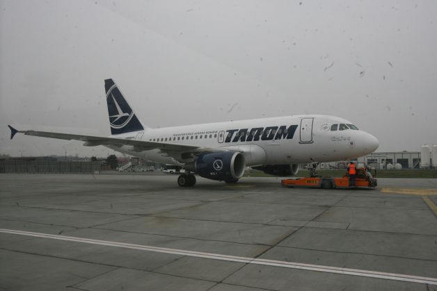 Tarom, la bal sau la spital cu noul manager