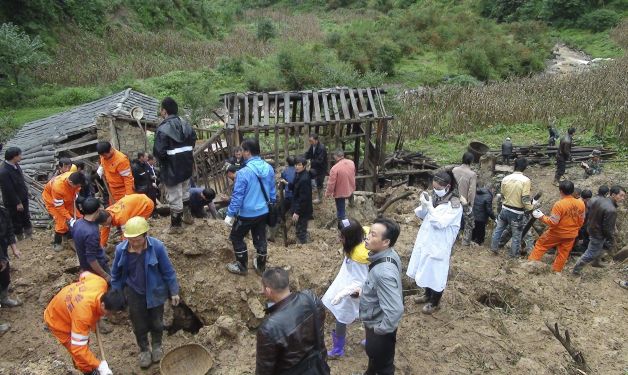 TRAGEDIE în China. 18 copii, îngropaţi de vii la şcoală