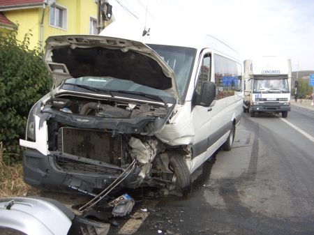 Trei români morţi într-un GRAV ACCIDENT de microbuz în Germania