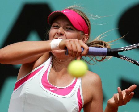 TURNEUL CAMPIOANELOR: Şarapova a demolat-o pe Azarenka