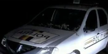 Un bărbat care voia să dea foc la casă, reţinut după ce a rănit un poliţist