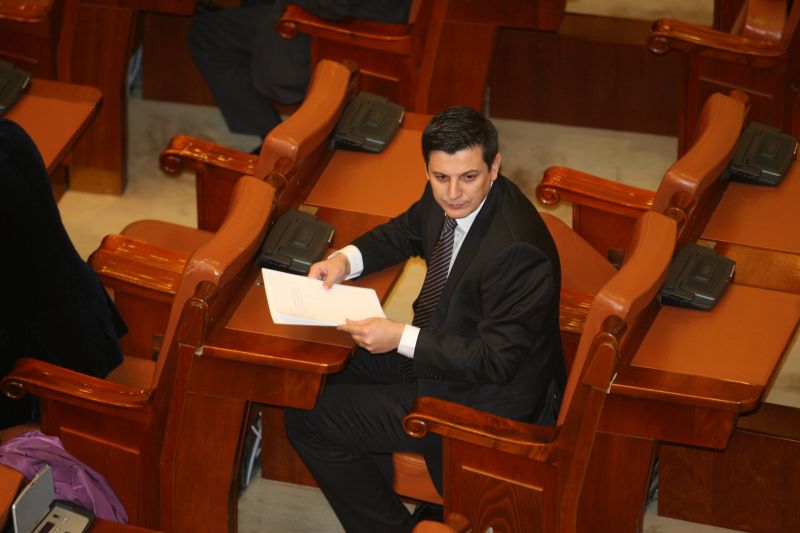 Alin Tr??culescu a DEMISIONAT din Parlament