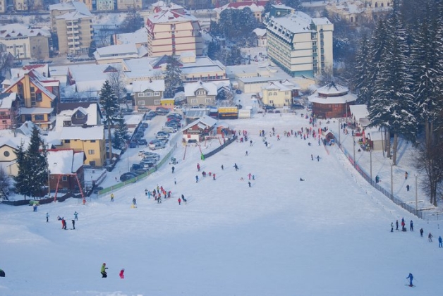 Ambulanţe SMURD pentru intervenţii într-o zonă turistică din România