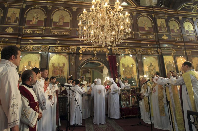 Biserica Ortodoxă Coptă din Egipt are un nou lider: Episcopul Tawadros, ales prin tragere la sorţi de către un copil