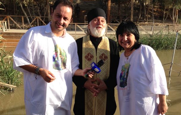 Carmen Şerban, pe Drumul Crucii cu echipa Happy Hour în spate