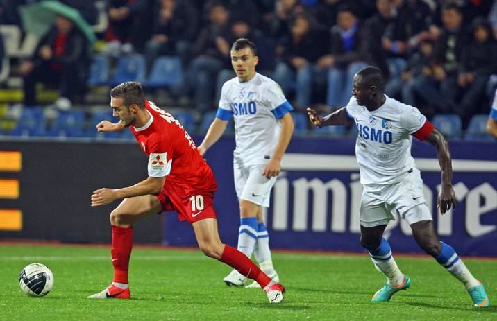 CUPA ROMÂNIEI: Pandurii - Dinamo 1-2. "Câinii" au avut NOROC şi merg în "sferturi". Momentul serii: un câine a URINAT pe gazon!