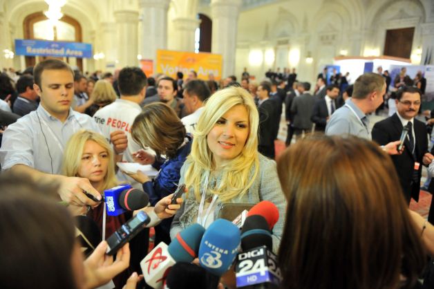 Elena Udrea şi-a lansat candidatura la Roman