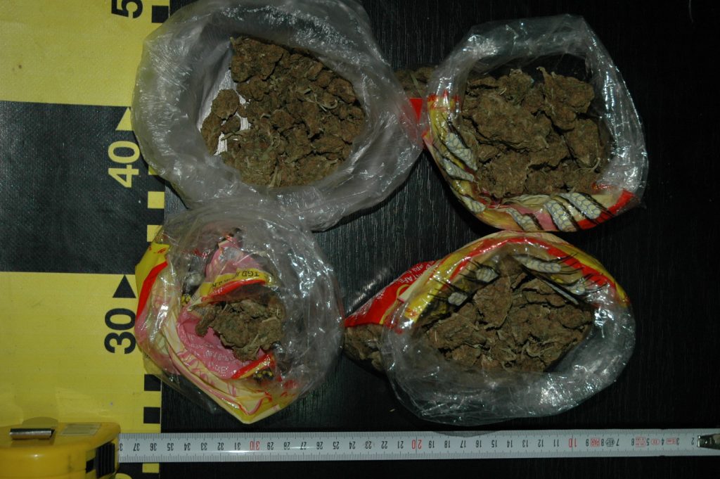 FLAGRANT. Traficant de droguri, prins cu trei kilograme de cannabis