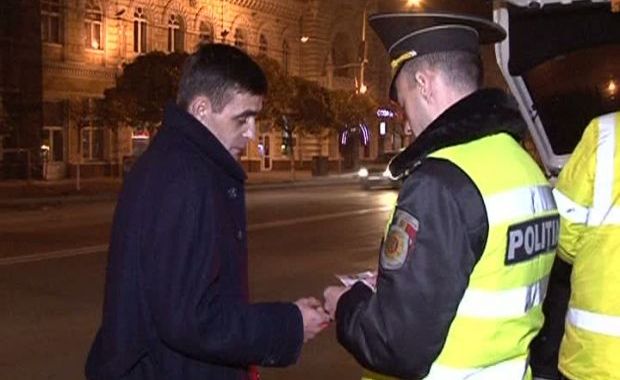 Nu doar diplomaţii ruşi fac ravagii pe şosele. Un ataşat român la Chişinău a fost prins beat la volan