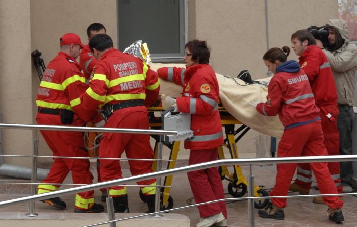 Poliţist, bătut crunt în stradă la Tulcea | VIDEO