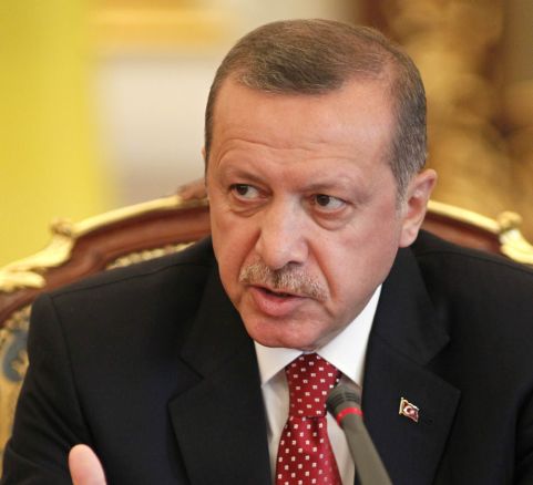 Premierul Turciei, despre serialul "Suleyman Magnificul": "Îi blestem pe realizatori"