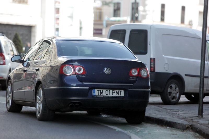 Primarul Timişoarei cere sancţionarea şoferilor, dar parchează ilegal